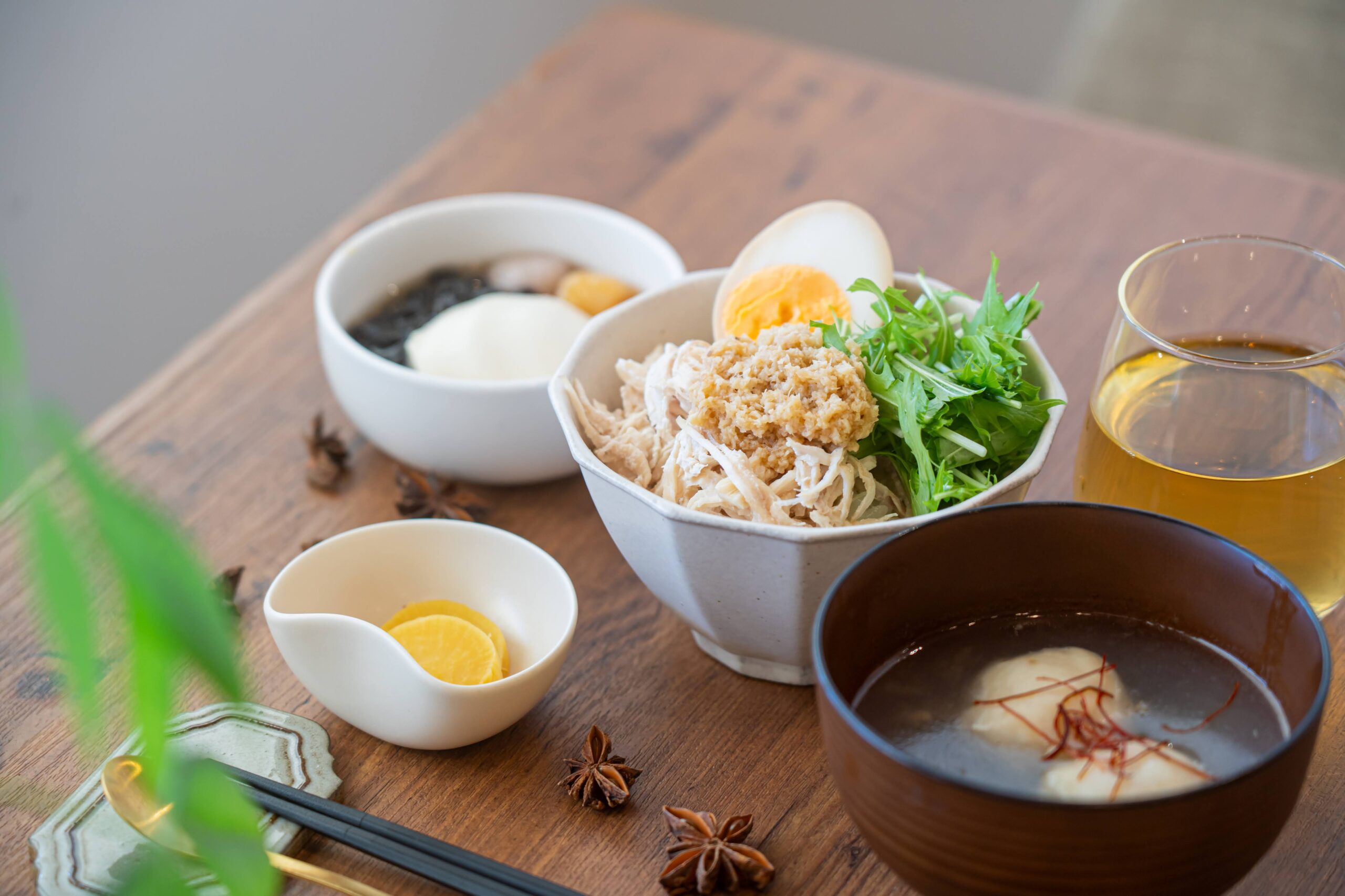 ジーロー飯ランチセット<br />
（お弁当はテイクアウト可）